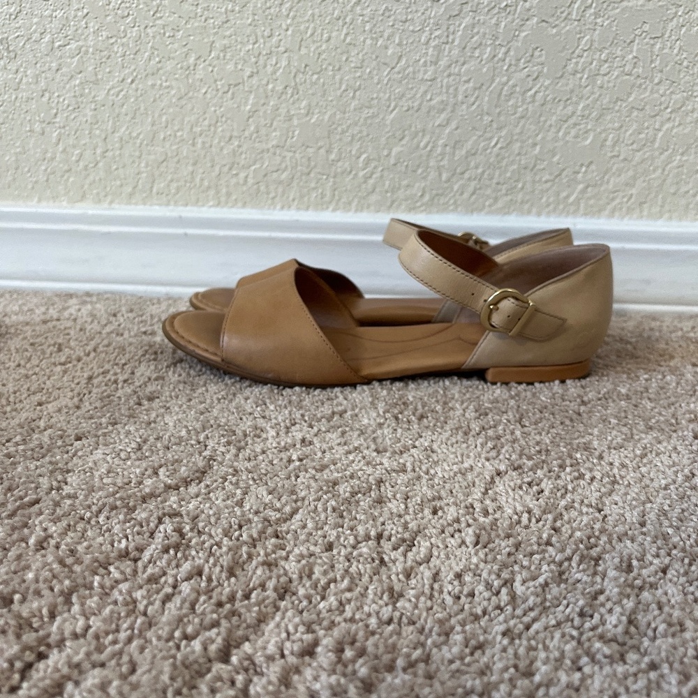 Born two tone tan & ivory leather sandals, size 10M.